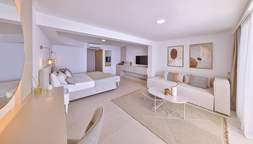 Deniz Manzaralı Terasta Özel Havuzlu Süit Oda